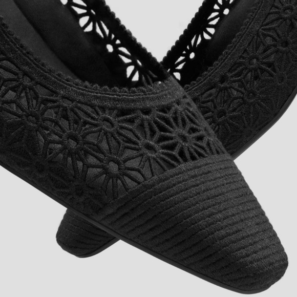 Chic Black Women's Loafers - Picture 3 of 8